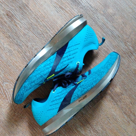 Brooks Levitate 3 Runner - Picture 2 of 5